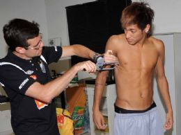 Neymar se disse mas magro, apesar de no esconder:
