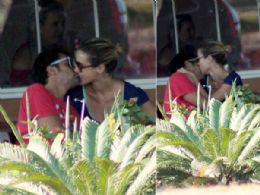 Assumidos: Bruno Mazzeo e Juliana Didone se beijam em restaurante