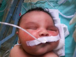 'Perdemos 90% do enxoval', diz pai de beb que nasceu com 6,7 kg na BA