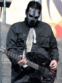 Aos 38 anos, baixista da banda Slipknot  encontrado morto