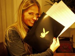 Adriane Galisteu assina contrato para posar nua na 'Playboy'