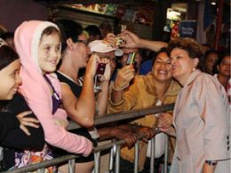 Em Caruaru, Dilma diz que festa no a faz esquecer de problemas polticos