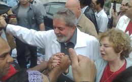 'Na dvida, o povo  a soluo', diz Lula em recado para Dilma