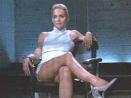 Sharon Stone cruzando pernas sem calcinha  a cena mais pausada; veja