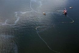 BP entra em fase crtica de conteno de vazamento; aes caem