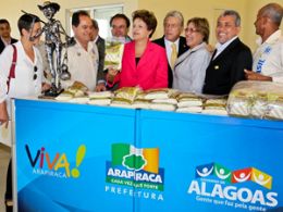 Dilma e governadores do Nordeste assinam 'pacto' contra pobreza