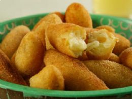 Bolinho de mandioca e queijo