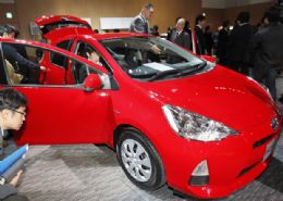 Toyota lana verso compacta do Prius