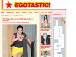 Ooops! Kristen Stewart deixa calcinha  mostra durante evento na Austrlia