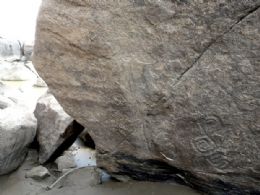 rea com duas mil gravuras rupestres  alagada na Amaznia