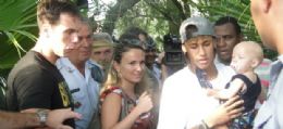 Neymar com o filho Davi Lucca, em evento em Santos