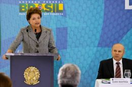 Governo est 'at noturnamente' atento  inflao, afirma Dilma