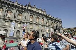 Cidade do Mxico  um dos principais destinos tursticos do pas, atrs de Cancn, e local de diversas conexes em rotas areas