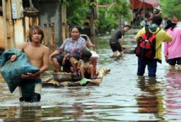 Enchentes matam 158 na Tailndia e 61 no Camboja