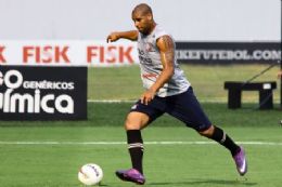Flamengo quer cuidar e dar uma chance a Adriano, diz Patricia
