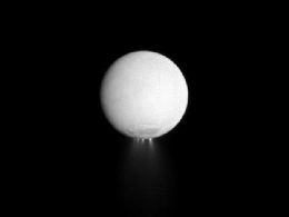 Chuva em lua de Saturno explica mistrio de origem da gua no planeta
