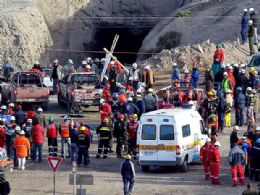 Escurido e calor so maiores ameaas aos mineiros chilenos