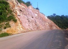 Trecho da 163 na Serra do Cachimbo, no Norto