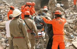 Comandante dos bombeiros admite que mais corpos podem ter sido removidos com entulho
