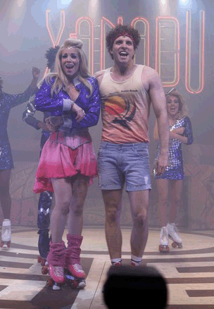 Danielle Winits e Thiago Fragosos em cena no musical