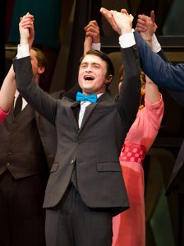 Daniel Radcliffe ganha elogios em estreia de musical na Broadway