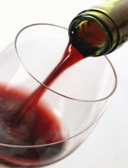 Especializado em vinhos e bacalhau, restaurante faz sucesso em Chapada