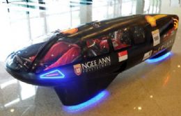 Estudantes apresentam carro ecolgico a hidrognio em Cingapura