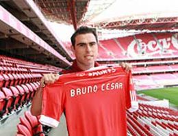 Bruno Csar assina com o Benfica