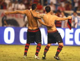 'Encosta nela e sarra', o novo hit das comemoraes do Flamengo