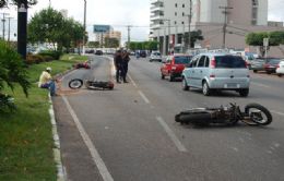 Trs pessoas ficam feridas em acidente motociclstico