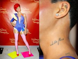 Rihanna de cera tem at tatuagem em museu de Berlim