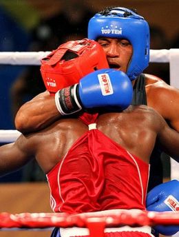Em combate com pedido de beijo, boxeador brasileiro perde e  prata