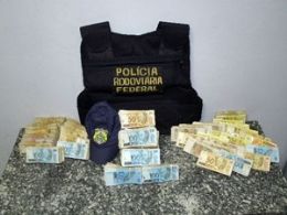 Polcia rodoviria apreende mais de R$ 190 mil em veculo na Ferno Dias