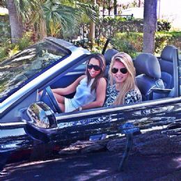 Brbara Evans posta foto dirigindo carro em Miami