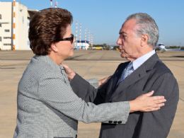 Antes de viajar, Dilma se encontra com Temer na base area de Braslia