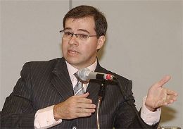Toffoli se emociona ao receber elogios de tucano e advogado do PSDB