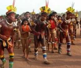 ndios protestam no Xingu contra usina de Belo Monte