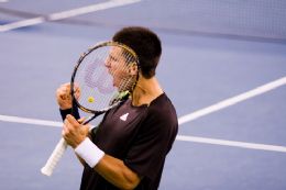 Campeo em Melbourne, Djokovic ameaa Federer; Bellucci sai do top 30