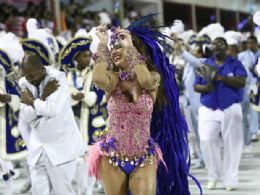 Luma de Oliveira  uma das personalidades acima dos 40 que mais participam do Carnaval