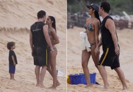 Matthew McConaughey e Camila Alves curtem praia em Trancoso