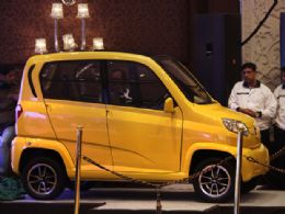 Indiana Bajaj apresenta modelo para concorrer com o Tata Nano
