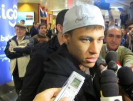 Neymar chega ao Paraguai com um sonho: entrar de vez para a histria