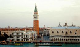 Veneza estuda restringir acesso de turistas