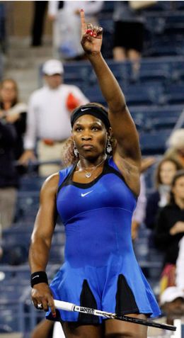 Dois anos depois, Serena volta ao US Open com estreia arrasadora