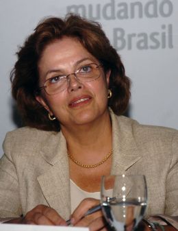 Comando do PT pede humildade  bancada petista para eleger Dilma