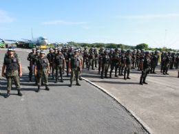 Ao total, 144 soldados do 4 batalho do Exrcito de Recife desembarcaram em Salvador