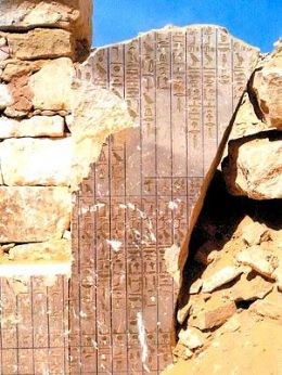 Arquelogos encontram cmara funerria de rainha do Egito