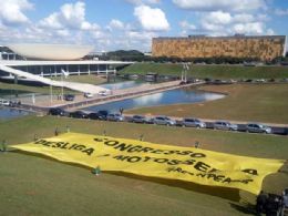 Greenpeace faz protesto contra a votao do Cdigo Florestal