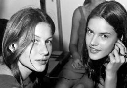 Gisele Bndchen e Alessandra Ambrosio: livro mostra modelos no incio da carreira