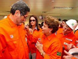 Dilma reclama de crticos ao batizar plataforma da Petrobras